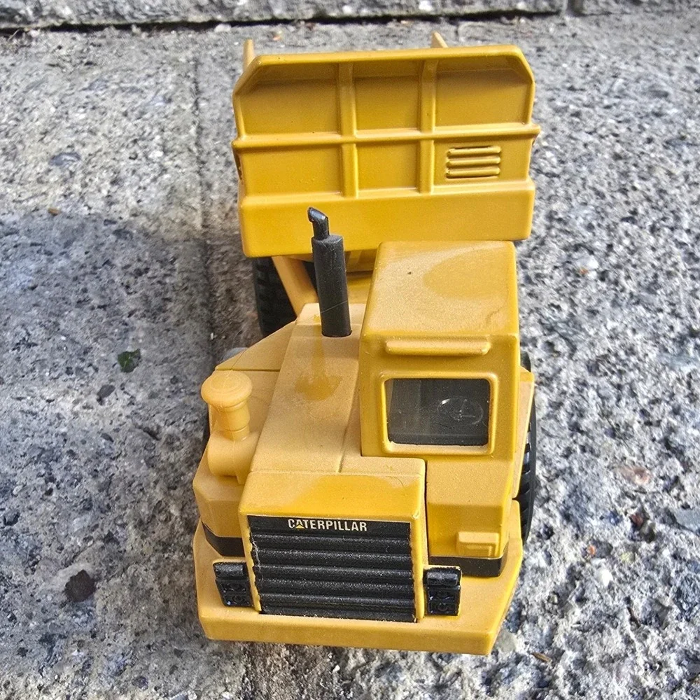 VTG Caterpillar D350D Articulated Dump Truck Diecast Metal Construction Toy CAT